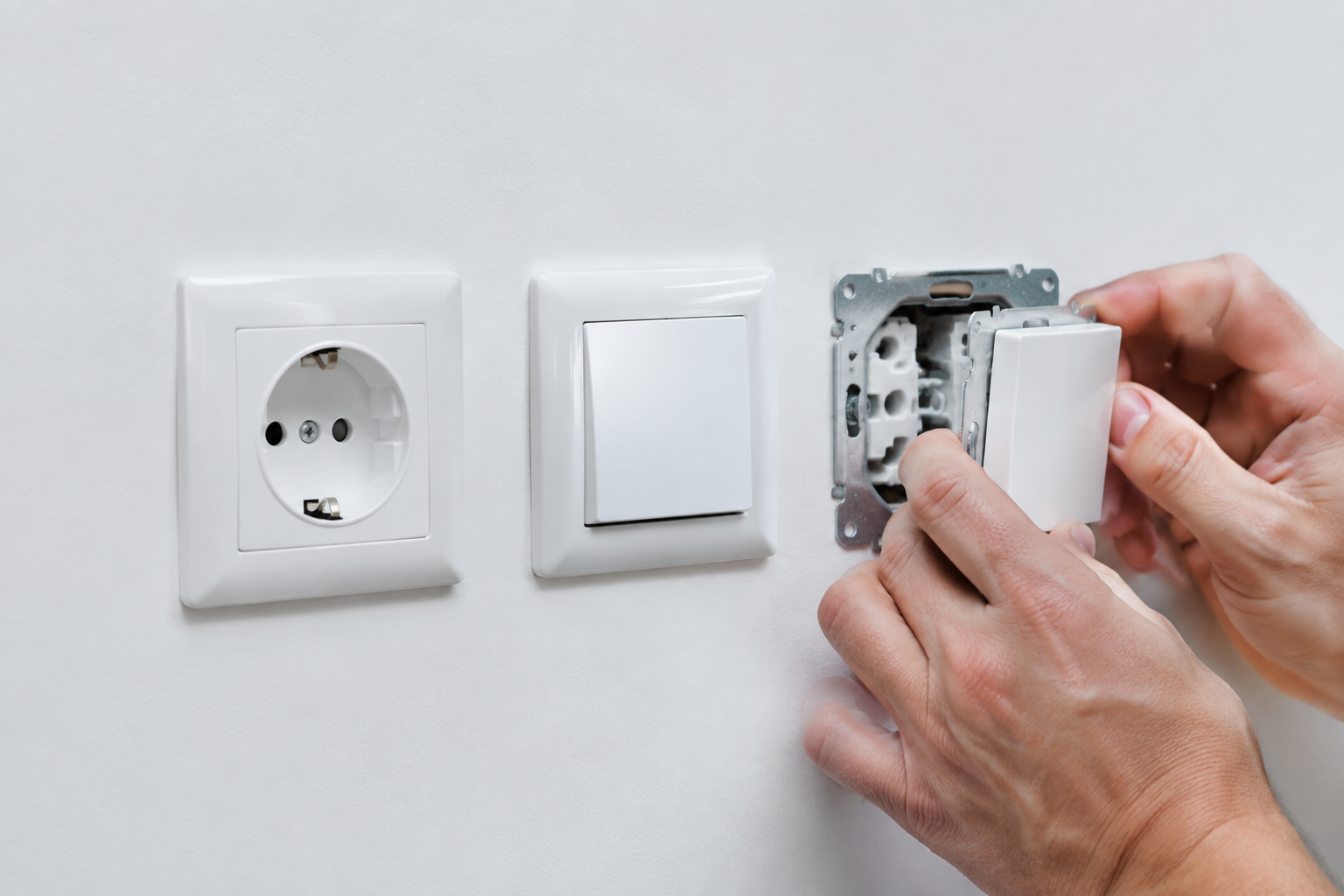 Pose de prises et interrupteurs électriques